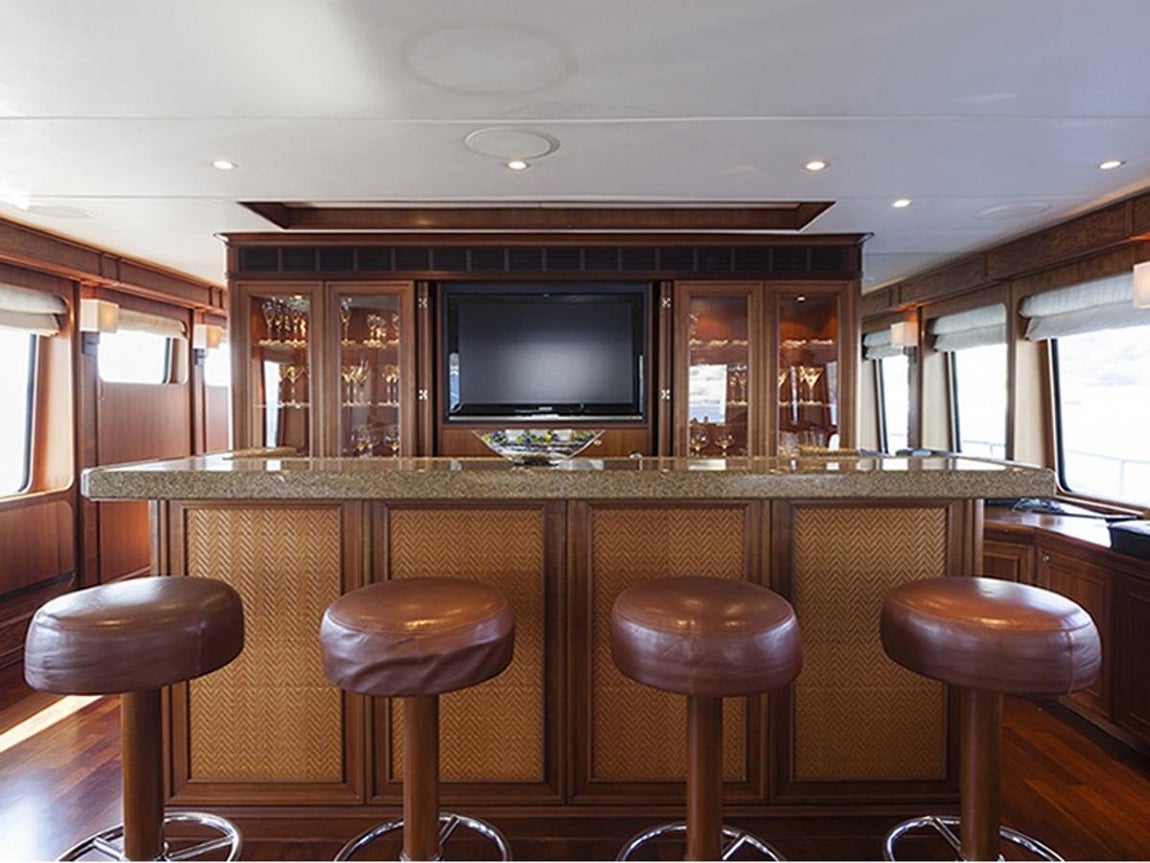 Heesen 40m. Su precio: 8 horas por 20.000€ y una semana por 115.000€