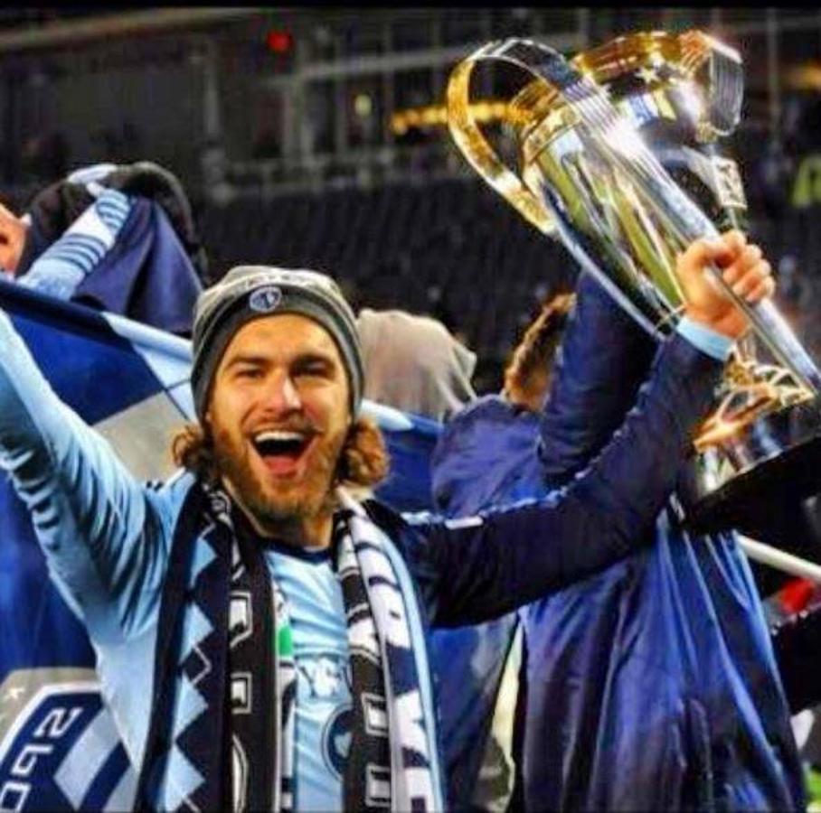 Graham Zusi (Estados Unidos). 