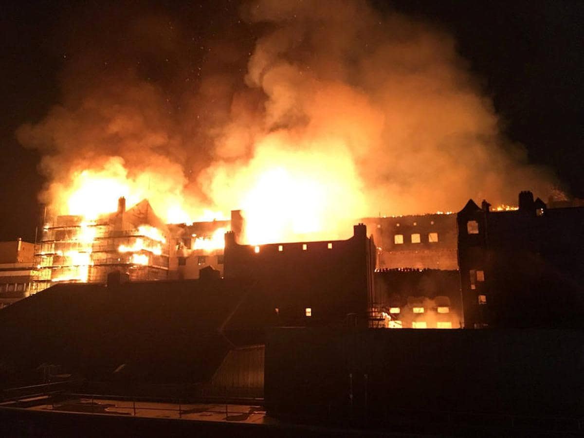 Un incendio arrasa la Escuela de Arte de Glasgow por segunda vez en cuatro años