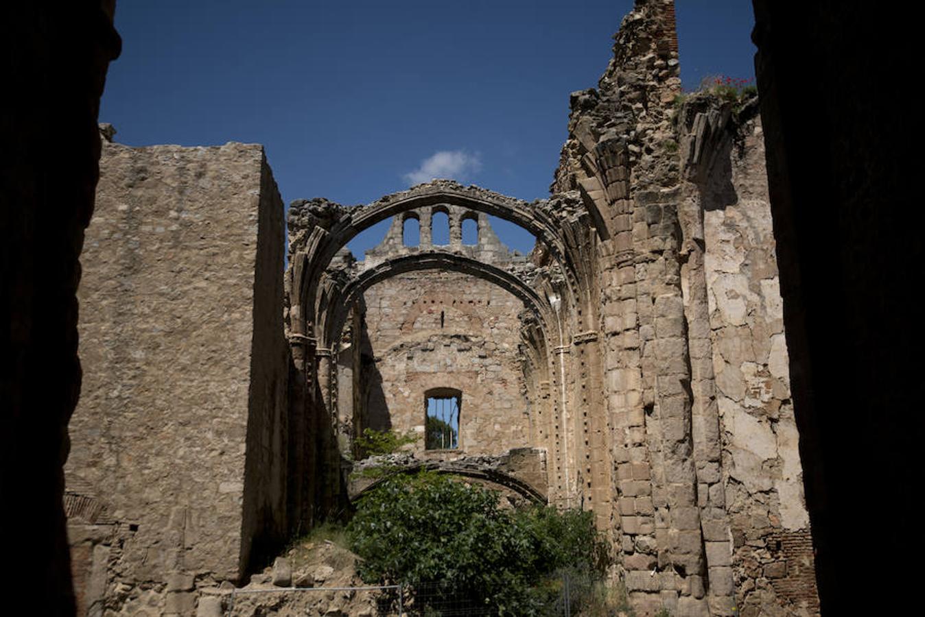 Conciertos. Uno de los sueños de Mariano García Benito, el arquitecto que compró las ruinas de este monasterio en 1974, era poder celebrar conciertos de música clásica en la nave de la iglesia