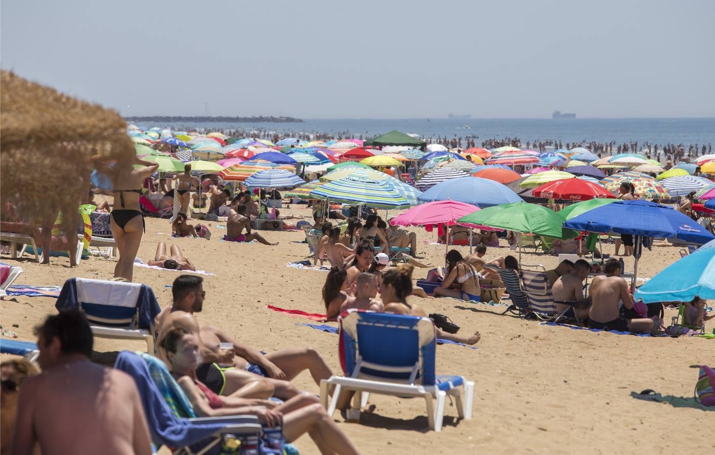 Las imágenes sobre la afluencia masiva a las costas de Huelva