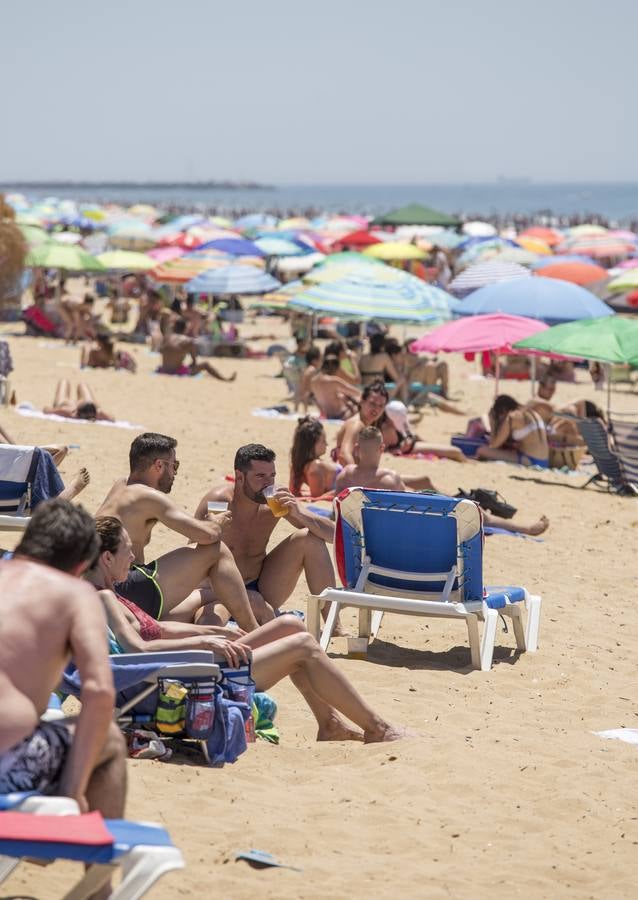 Las imágenes sobre la afluencia masiva a las costas de Huelva