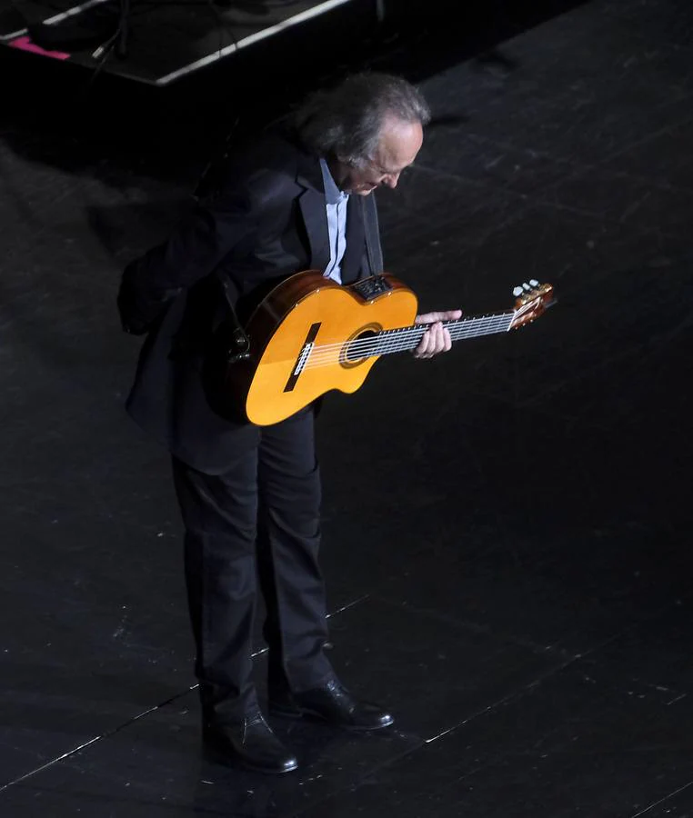 En imágenes, el concierto de Serrat en Fibes