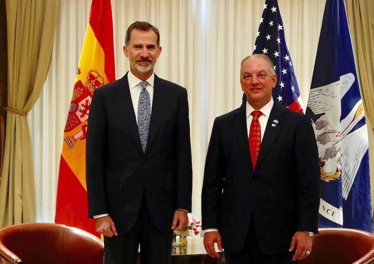 El Rey, junto al gobernador de Luisiana, el demócrata John Bel Edwards. 