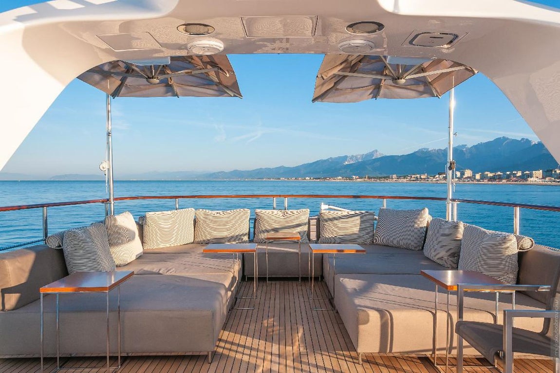 Orso 3. Este navío de 2013 construido por Benetti y diseñado por Stefano Righini tiene 33 metros de eslora y capacidad para 10 huéspedes y dos niños