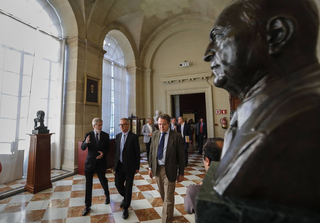 Fotogalería: La visita del ministro de Cultura al Archivo de Indias