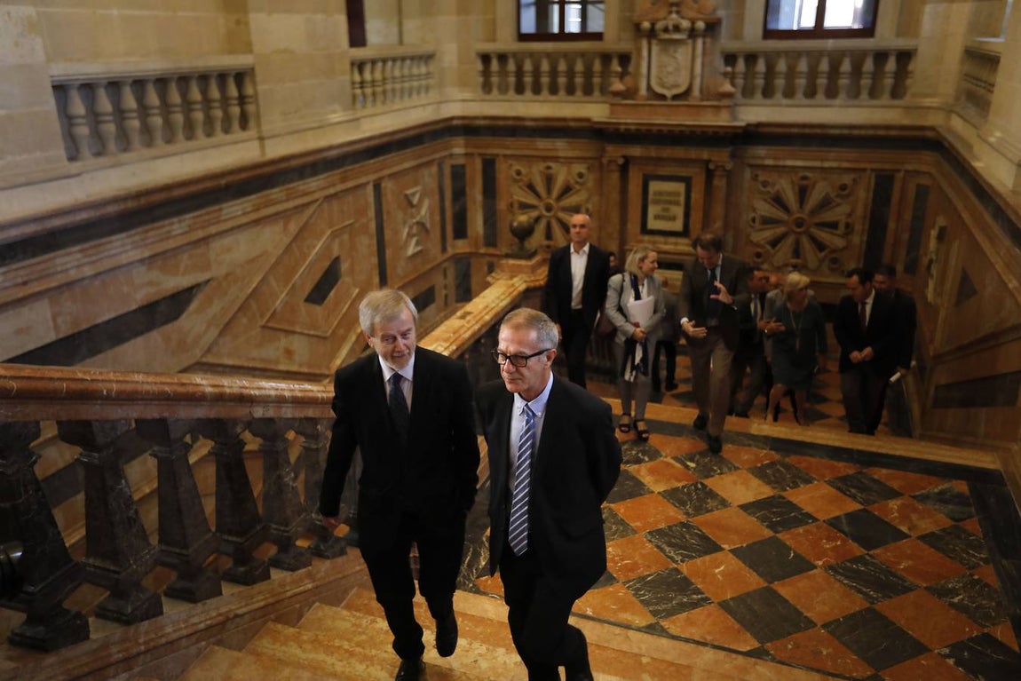 Fotogalería: La visita del ministro de Cultura al Archivo de Indias