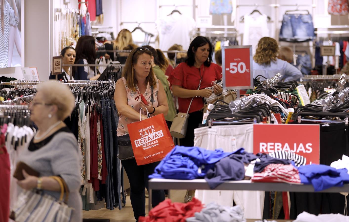 En imágenes, la «pretemporada» de rebajas en Córdoba