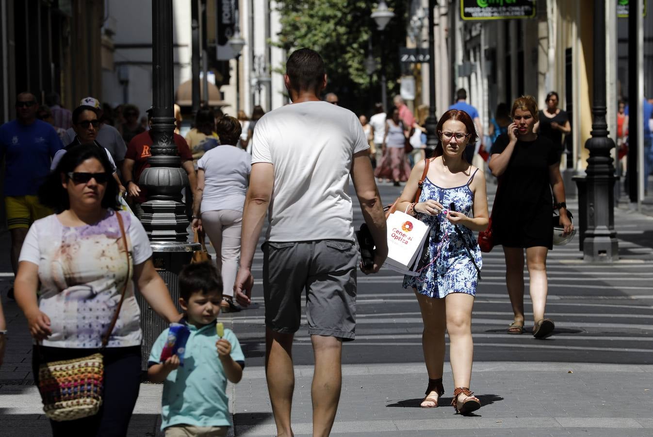 En imágenes, la «pretemporada» de rebajas en Córdoba