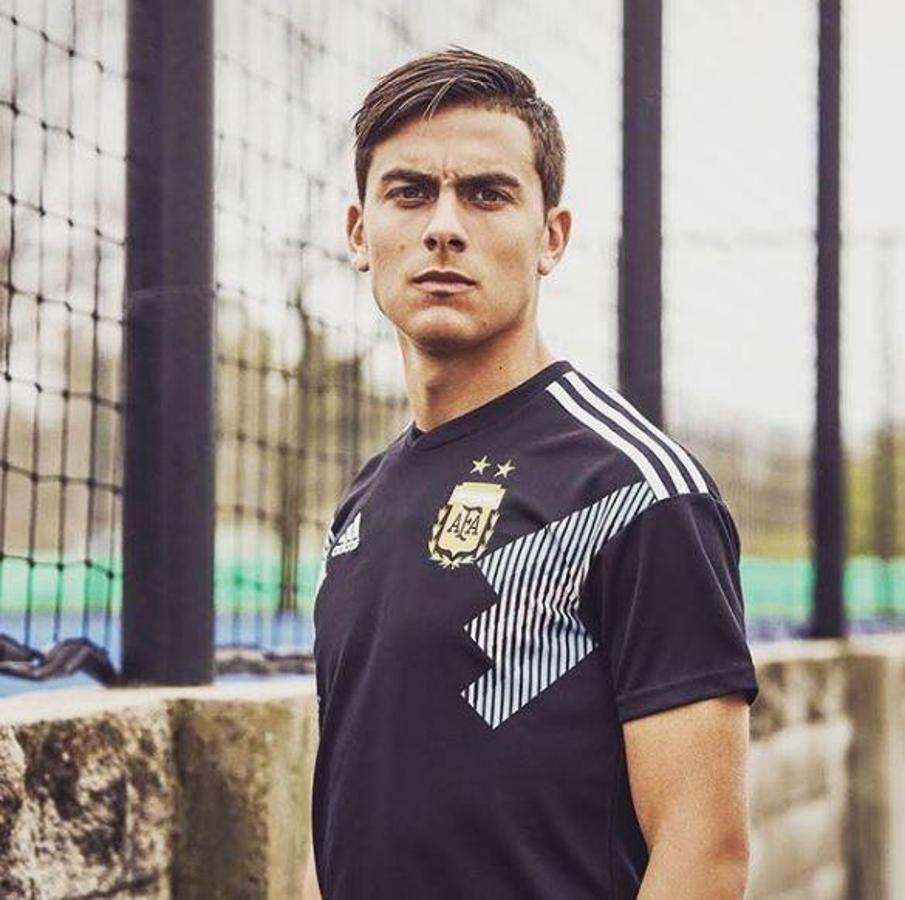 Paulo Dybala. Juega como delantero de la selección argentina