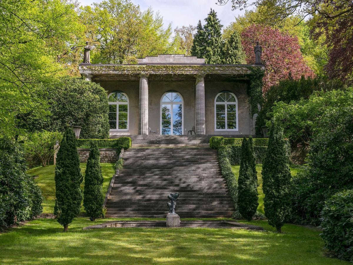 Así es la villa de lujo que vende Karl Lagerfeld