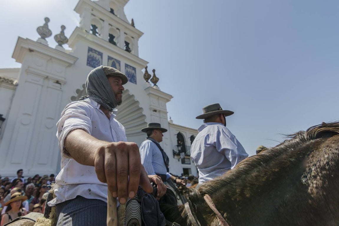 Galería: la tradicional saca de las yeguas y su llegada al Rocío
