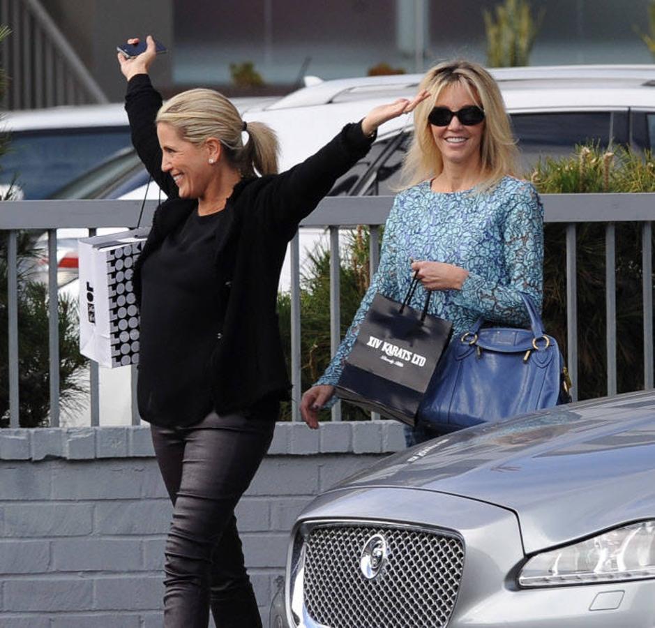 2014. La actriz y una amiga de compras por Beverly Hills, California