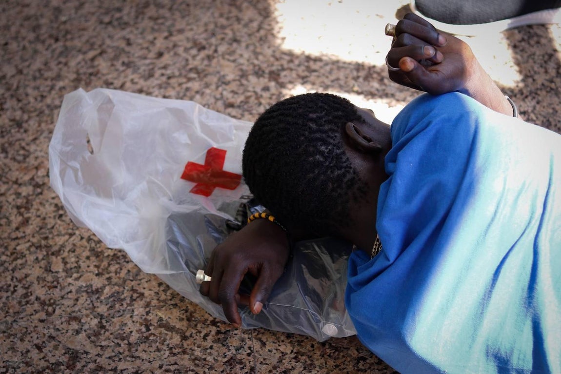 Los inmigrantes, hacinados en el puerto de Algeciras