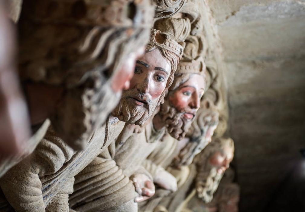 Los rostros y los gestos del Pórtico: los ancianos del Apocalipsis. 