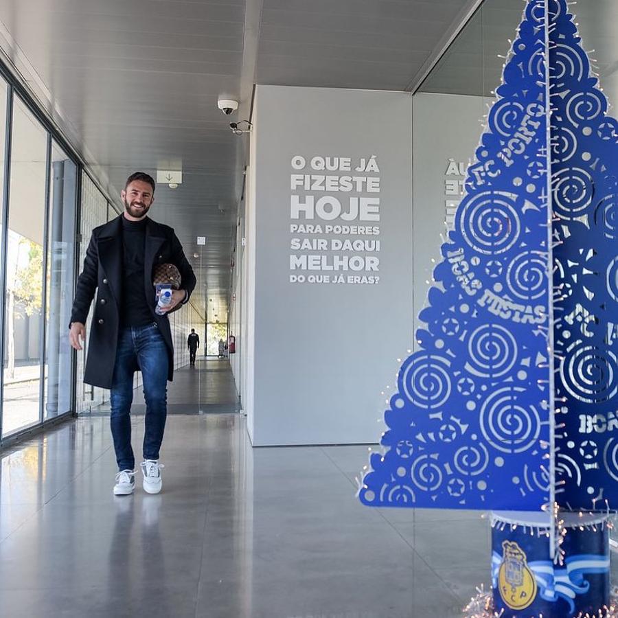 Miguel Layún. A sus 30 años, este mexicano puede presumir de ser embajador de Louis Vuitton ya que ha sido capaz de unir deporte y lujo de manera exitosa, a medio camino entre los futbolistas que arriesgan con cada uno de sus estilismos o los que prefieren apostar por la sencillez por encima de todo. El equilibrio que lo une todo está en él.