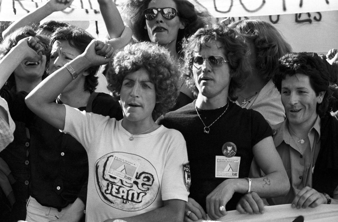 La marcha fue autorizada por el Gobierno Civil de Madrid y coincidió con el Día Mundial del Orgullo Gay. 