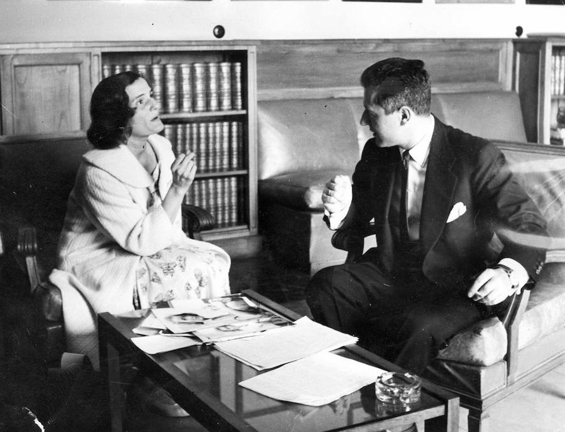 Torcuato Luca de Tena junto a Larofet. 