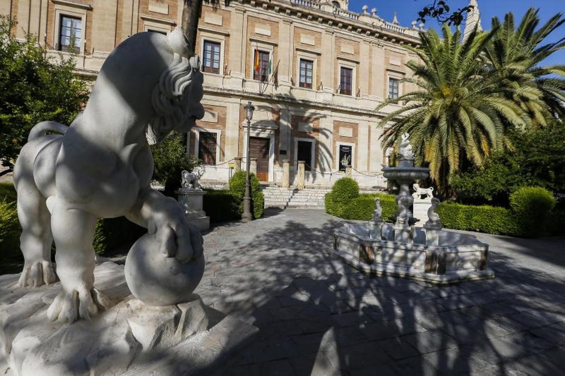 Catedral, Alcázar y Archivo de Indias de Sevilla (1987). Exterior del Archivo de Indias