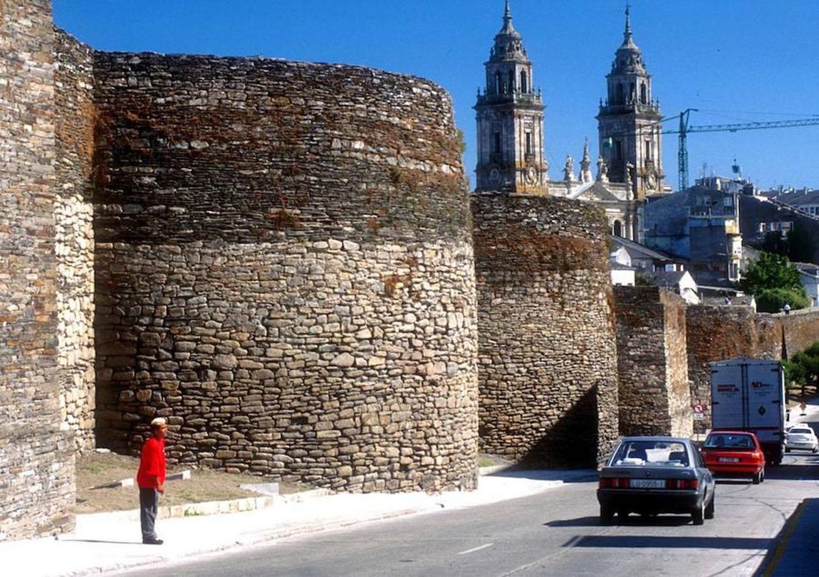 Muralla romana de Lugo (2000). 