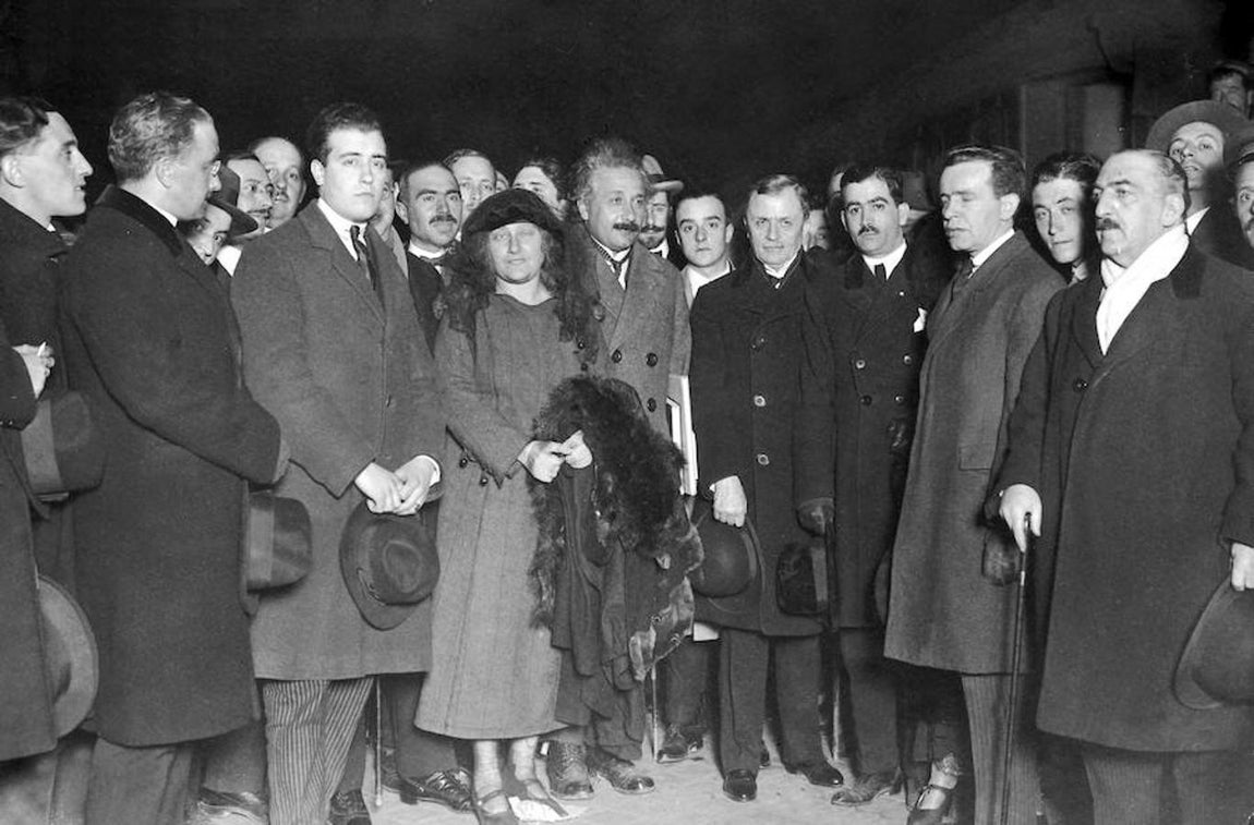 Albert Einstein en la estación de Madrid. 