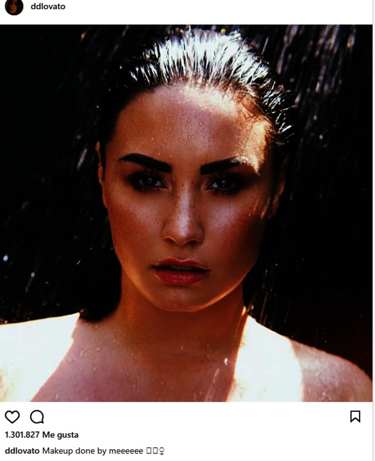 Demi Lovato, más fuerte que nunca. La cantante y actriz comparte esta fotografía en uno de los mejores momentos de su carrera, pues ha vuelto con más fuerza que nunca y quiere demostrarlo con esta imagen en la que aparece con la mirada firme bajo el agua.