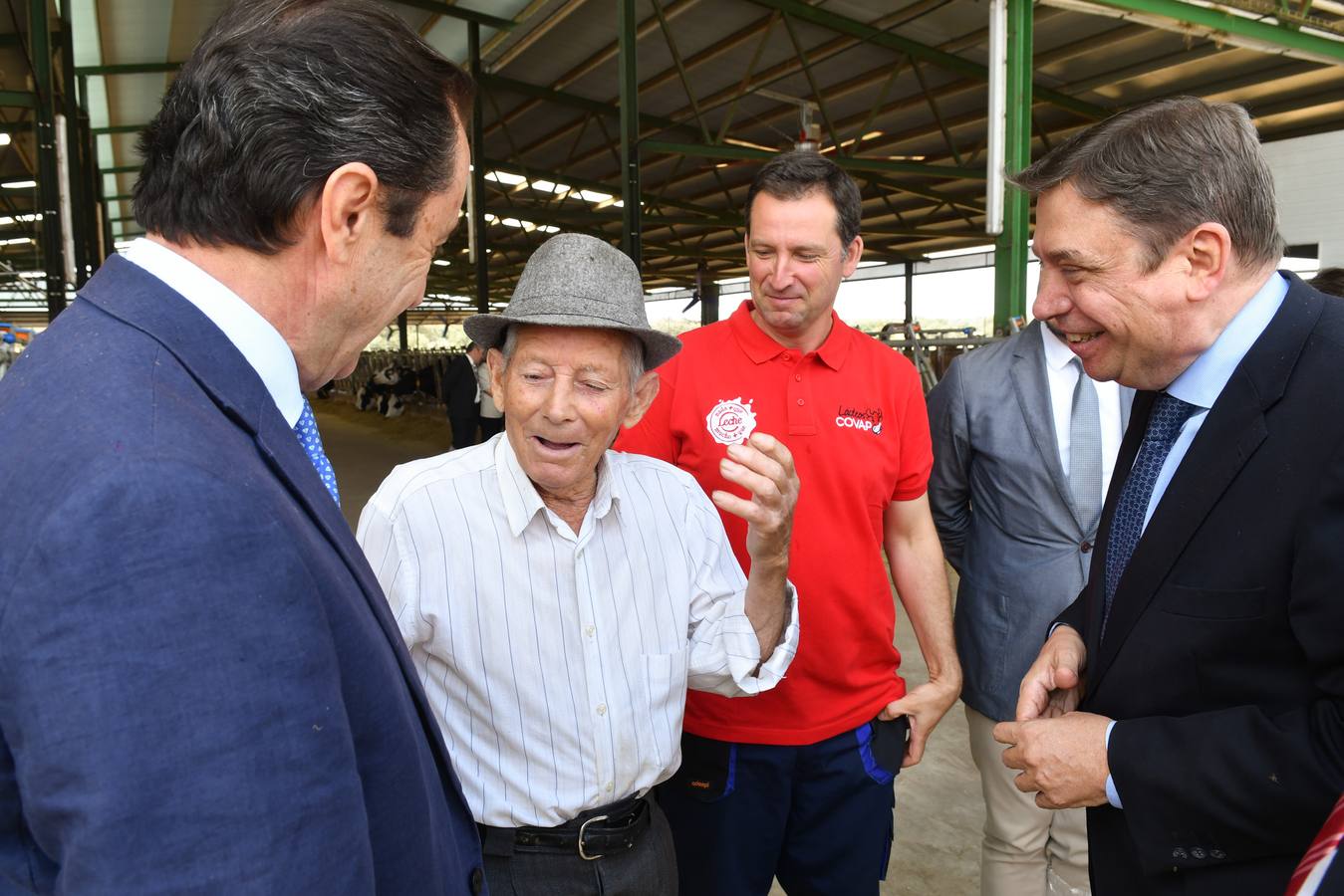 La visita del ministro de Agricultura a Covap, en imágenes