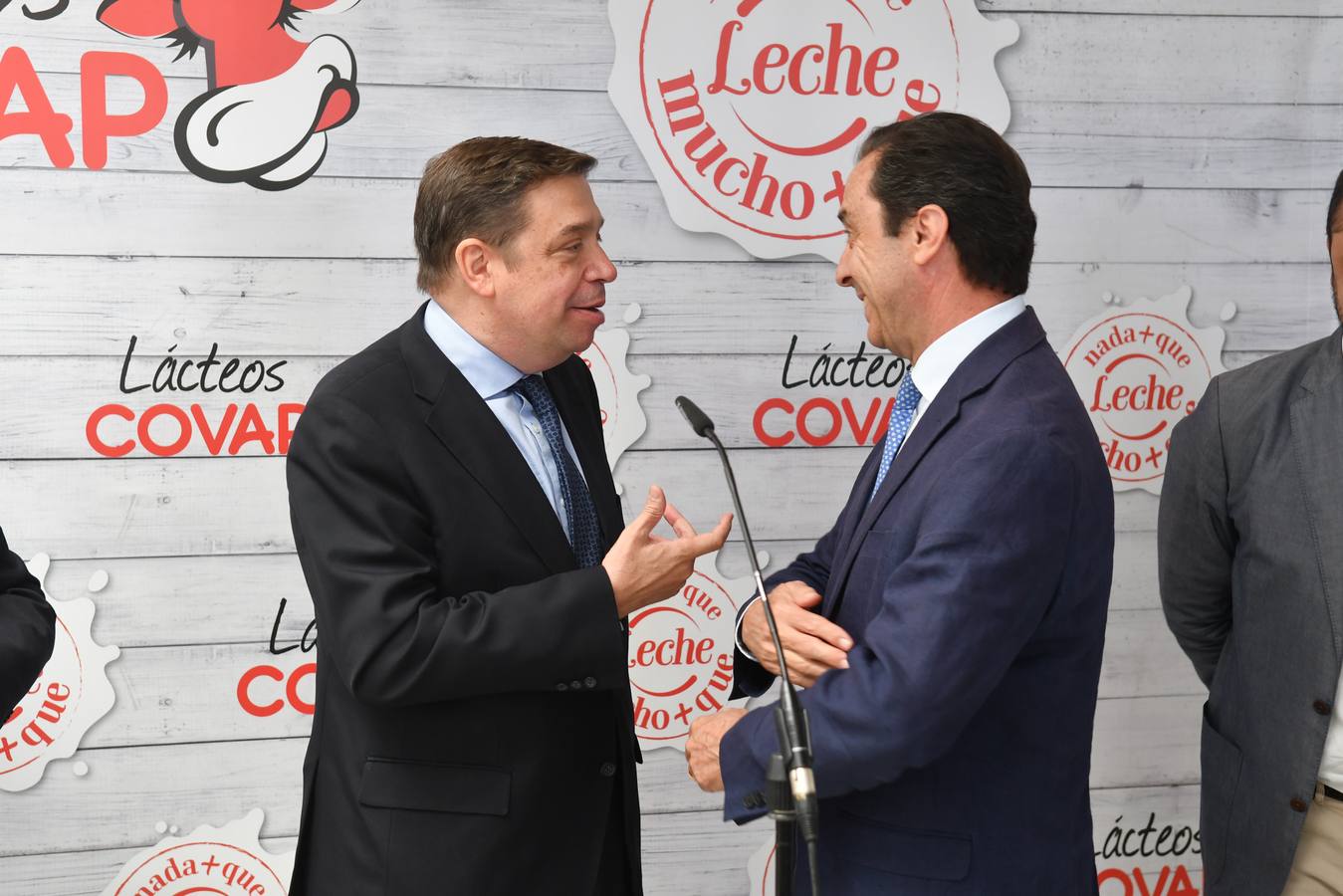 La visita del ministro de Agricultura a Covap, en imágenes