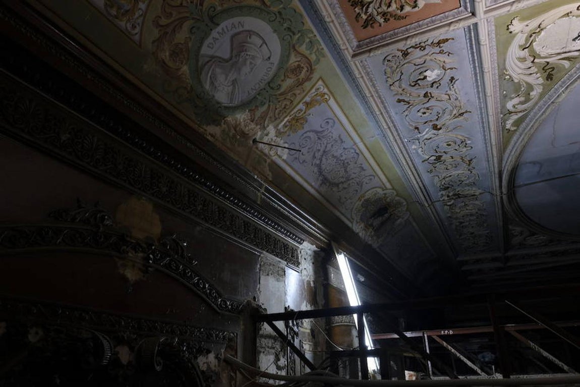 6. Bella factura. El trabajo decorativo en el Palacio deja a las claras la excelente factura de su construcción