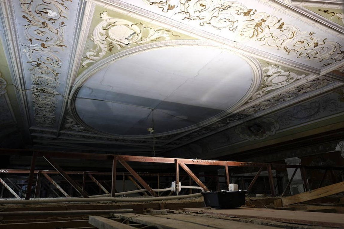 7. Trabajos en marcha. Los técnicos de la Comunidad de Madrid han revisado el estado de las instalaciones del palacio