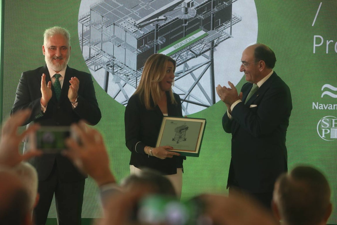 Navantia entrega la segunda plataforma eólica a Iberdrola