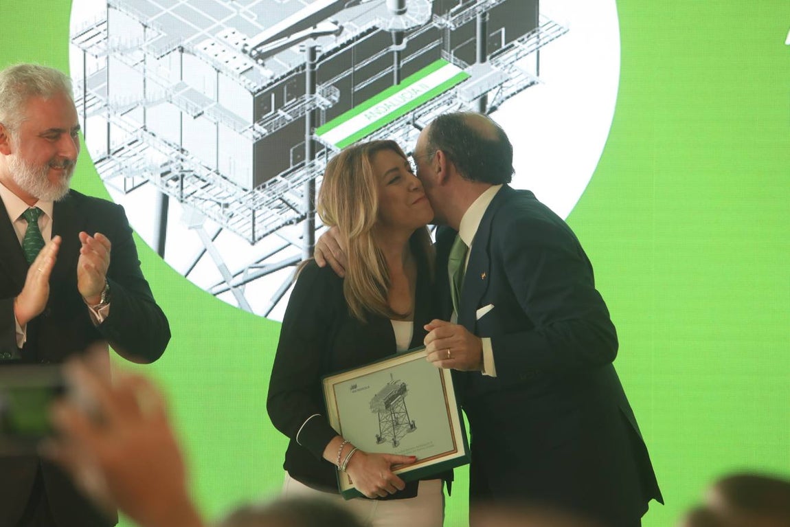 Navantia entrega la segunda plataforma eólica a Iberdrola