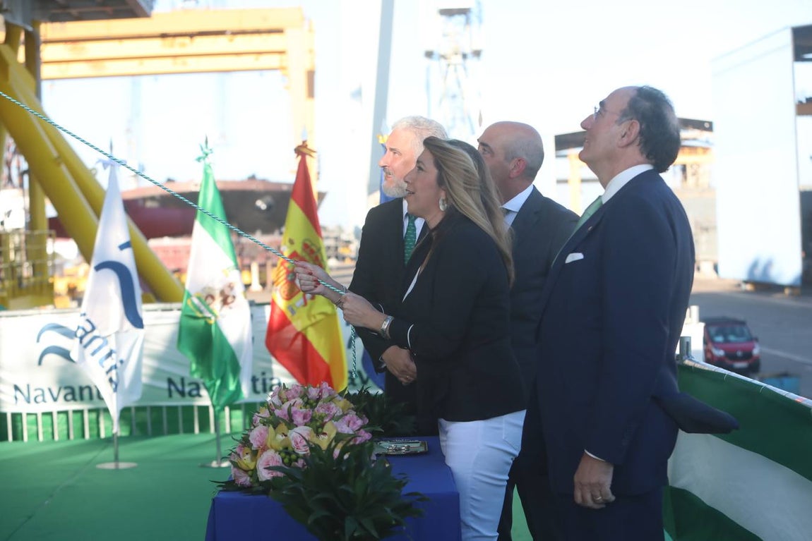 Navantia entrega la segunda plataforma eólica a Iberdrola