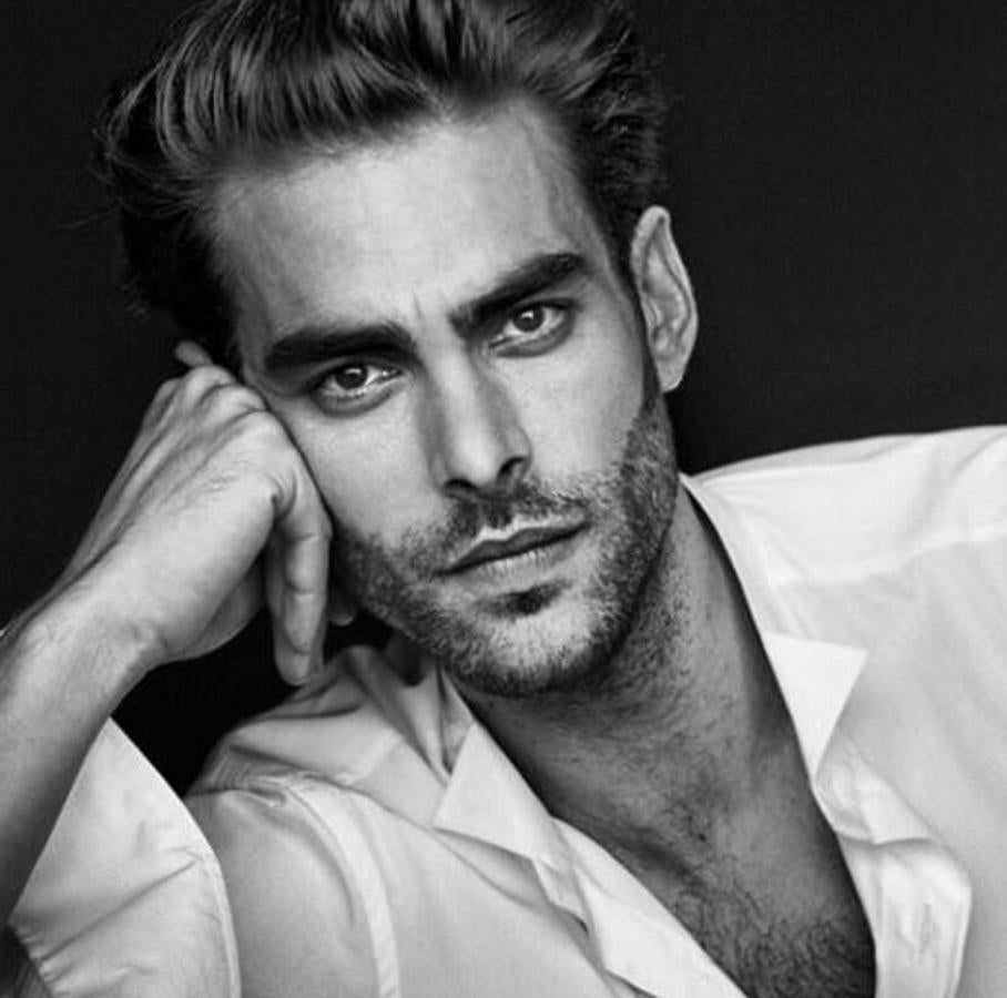 Jon Kortajarena. El actor ha subido esta foto para explicar lo acontecido ayer durante la emisión del capítulo de «La Verdad». Según el orden de la serie, este martes debía emitirse el capítuo 7, sin embargo, los espectadores que esperaron hasta más de las 0.00h para ver otro episodio, vieron el mismo de la semana pasada. El actor hizo un comentario a lo sucedido y sus palabras fueron sacadas de contexto