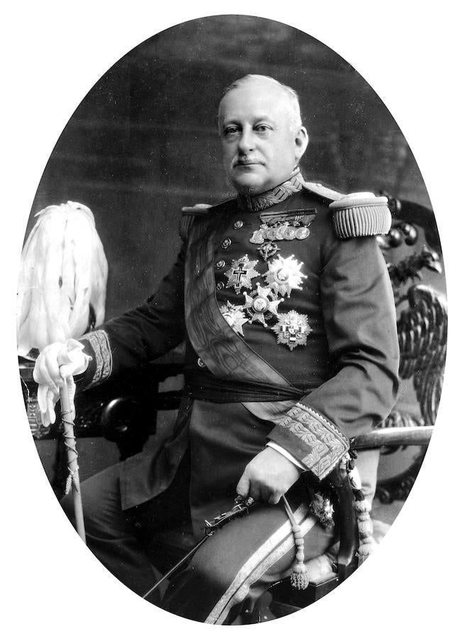 Miguel Primo de Rivera con su uniforme militar. 