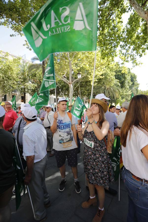 Protesta de agricultores en el consulado americano de Sevilla