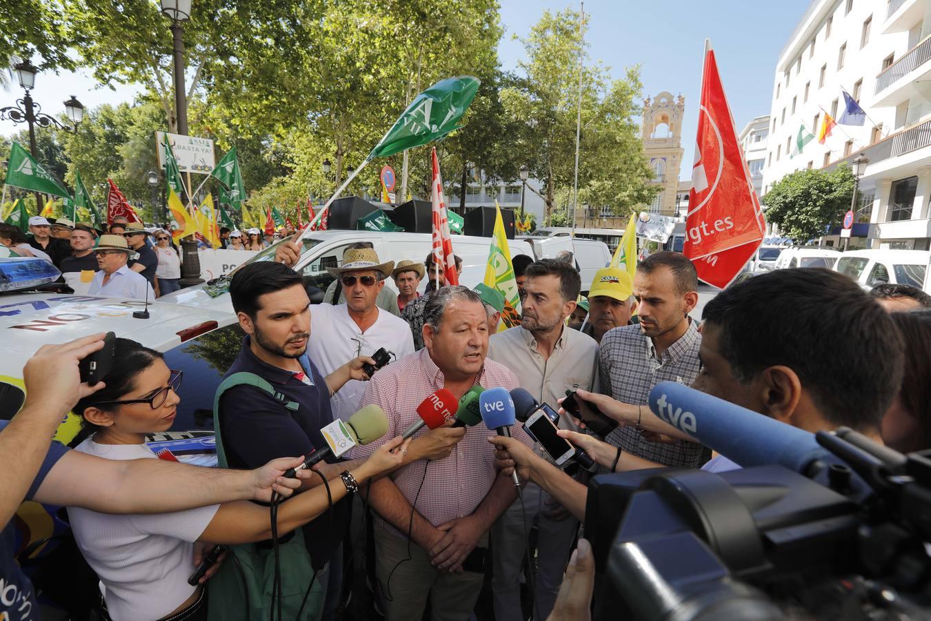 Protesta de agricultores en el consulado americano de Sevilla