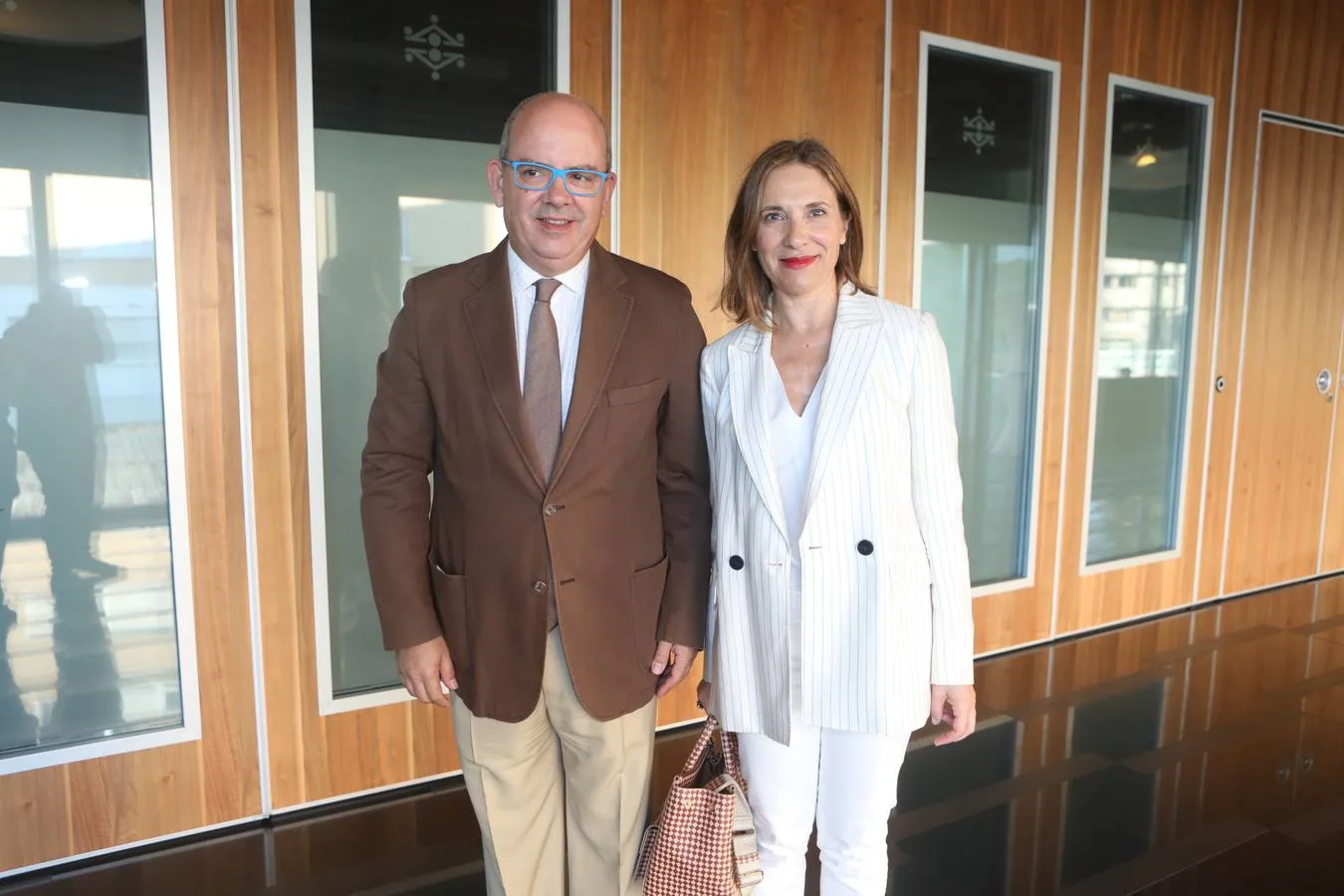 Javier Sánchez Rojas, presidente de la Confederación de Empresarios y Lourdes Acosta, directora de Radio Cádiz