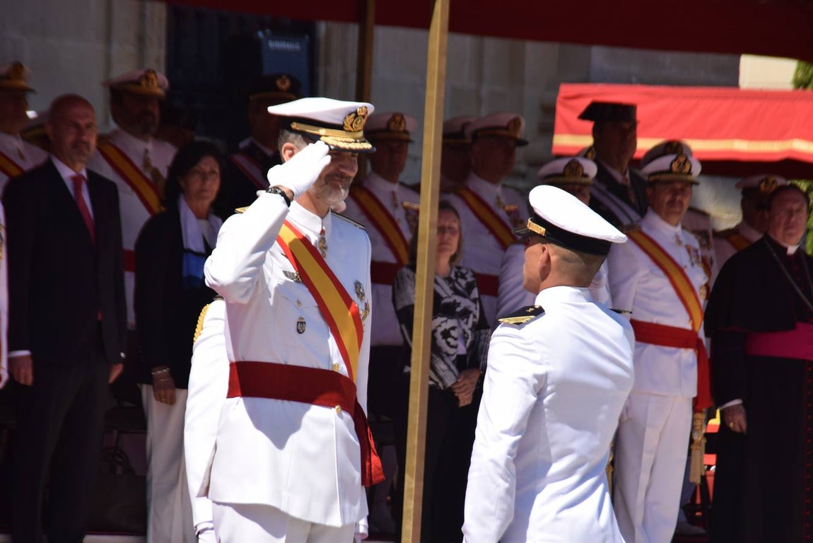 El Rey Felipe VI preside la entrega de Despachos en la Escuela de Suboficiales