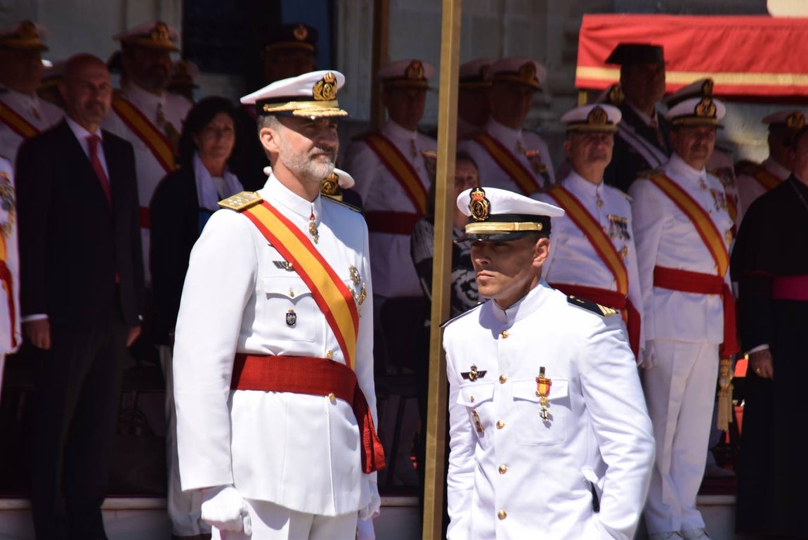 El Rey Felipe VI preside la entrega de Despachos en la Escuela de Suboficiales