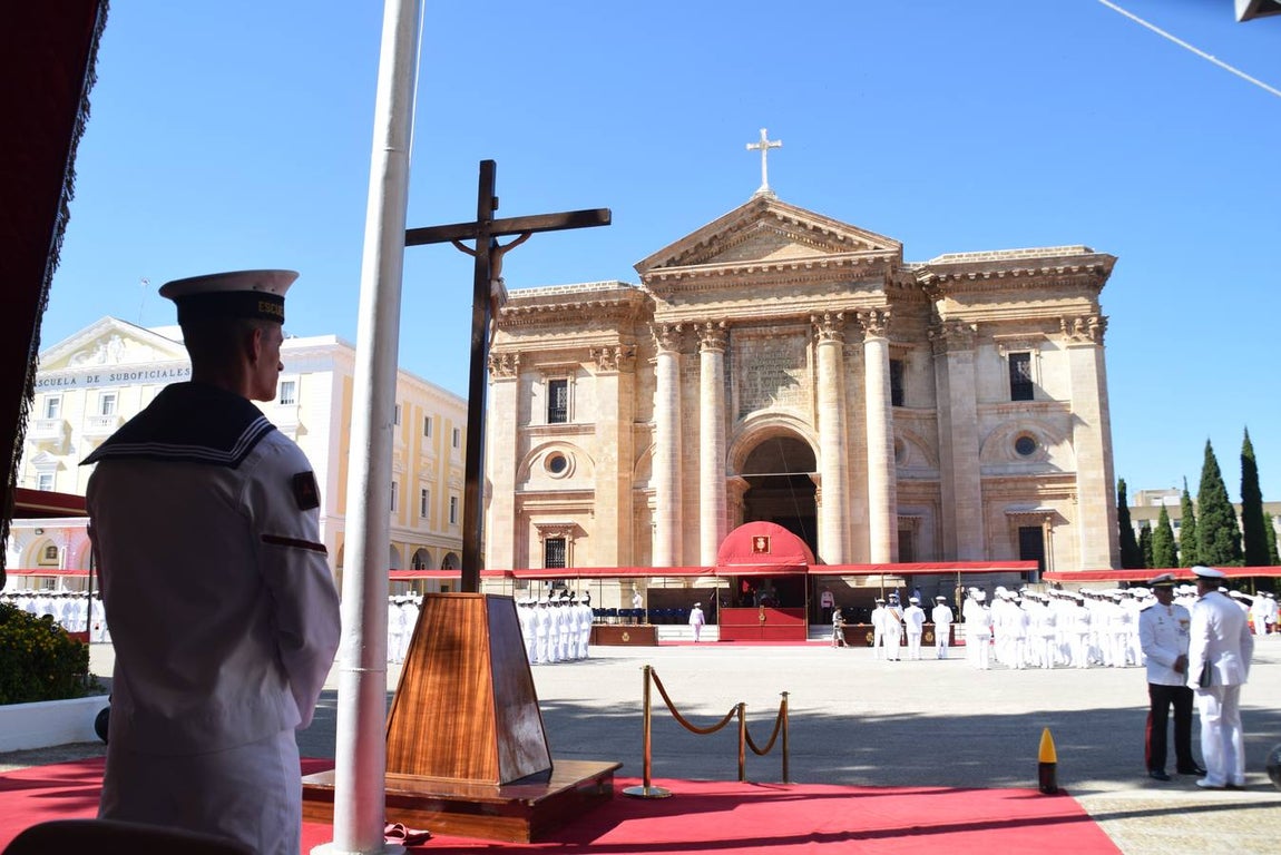 El Rey Felipe VI preside la entrega de Despachos en la Escuela de Suboficiales