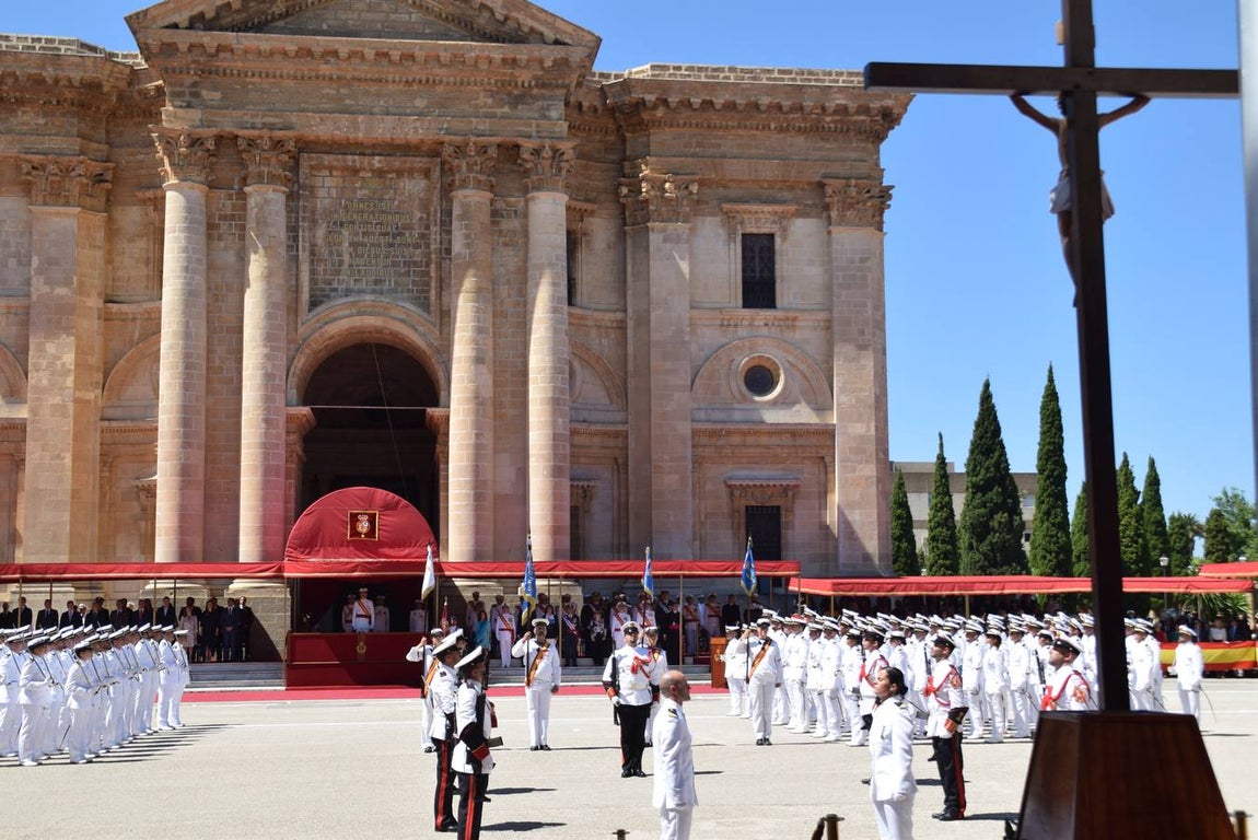 El Rey Felipe VI preside la entrega de Despachos en la Escuela de Suboficiales