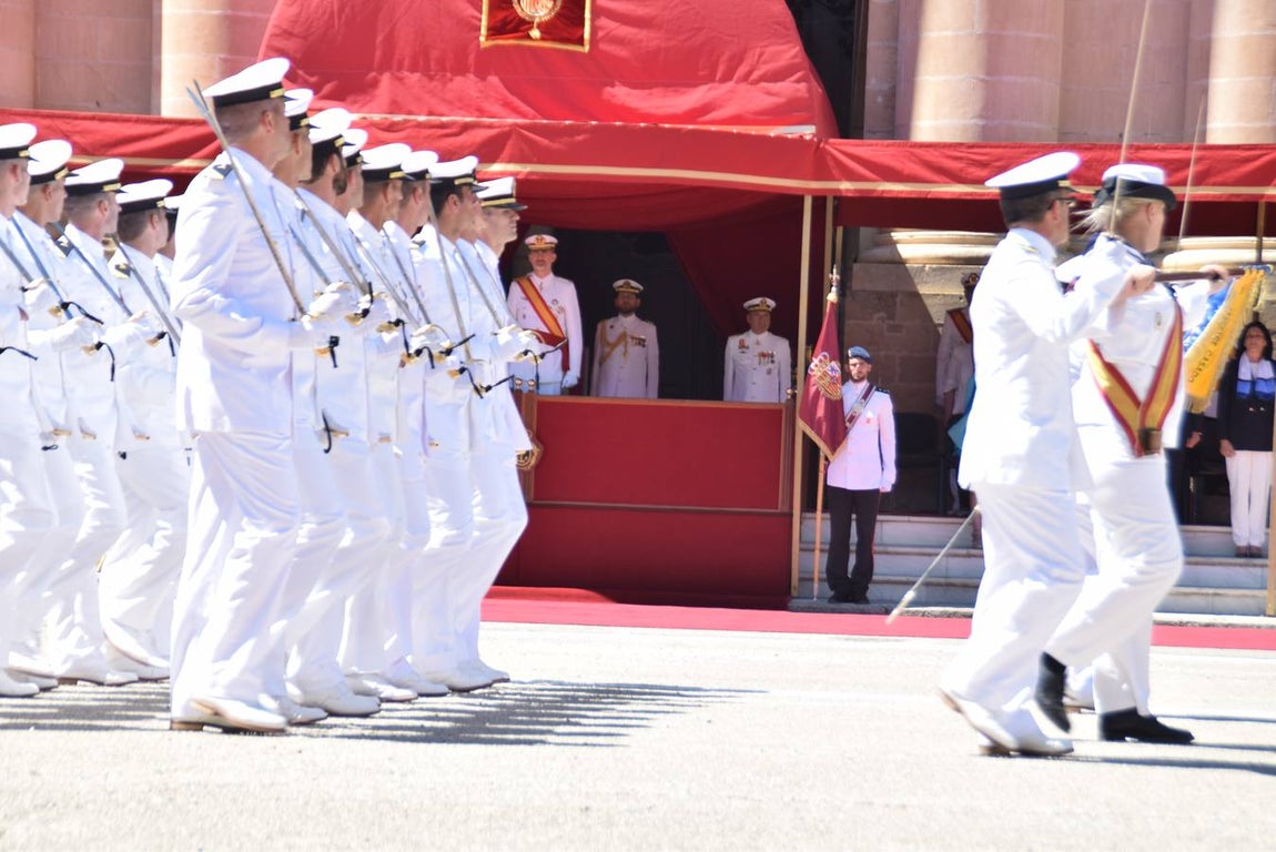 El Rey Felipe VI preside la entrega de Despachos en la Escuela de Suboficiales
