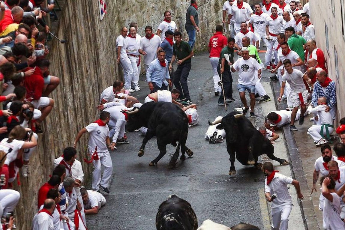 Las mejores imágenes del encierro de San Fermín del 7 de julio