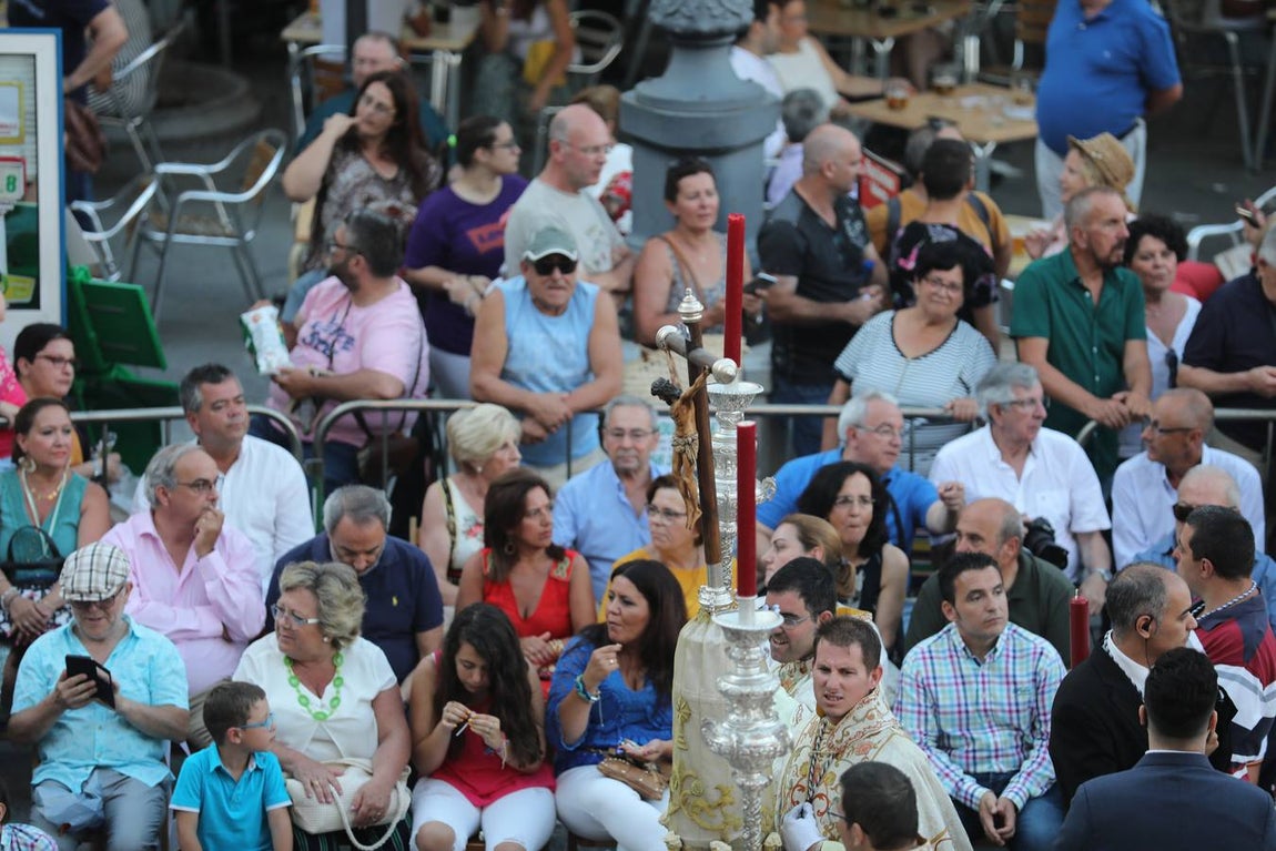 El Vía Crucis diocesano de Cádiz, en imágenes