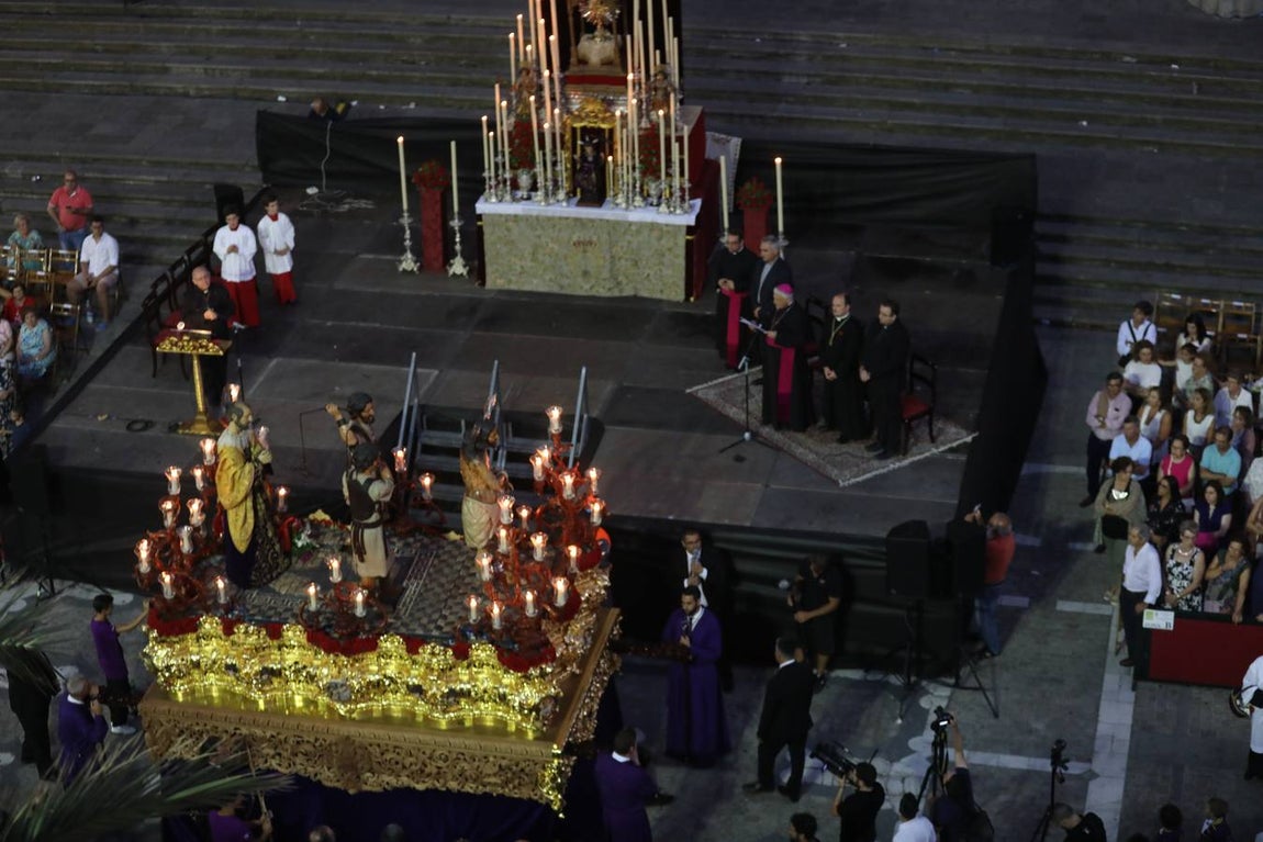 El Vía Crucis diocesano de Cádiz, en imágenes (II)