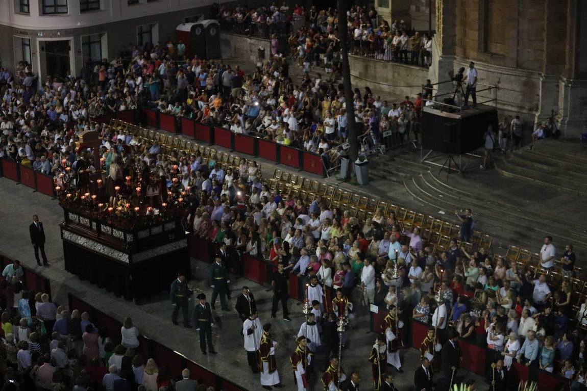 El Vía Crucis diocesano de Cádiz, en imágenes (II)