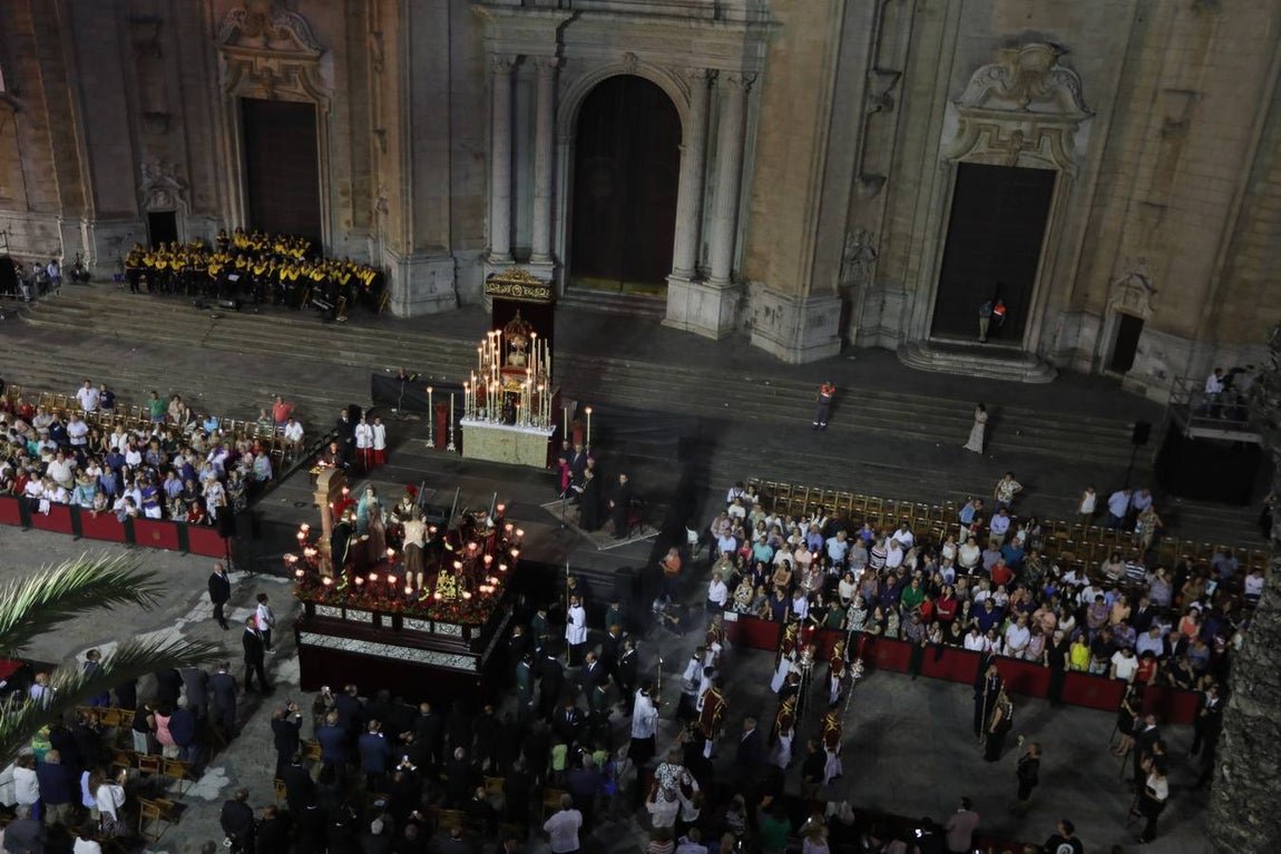 El Vía Crucis diocesano de Cádiz, en imágenes (II)