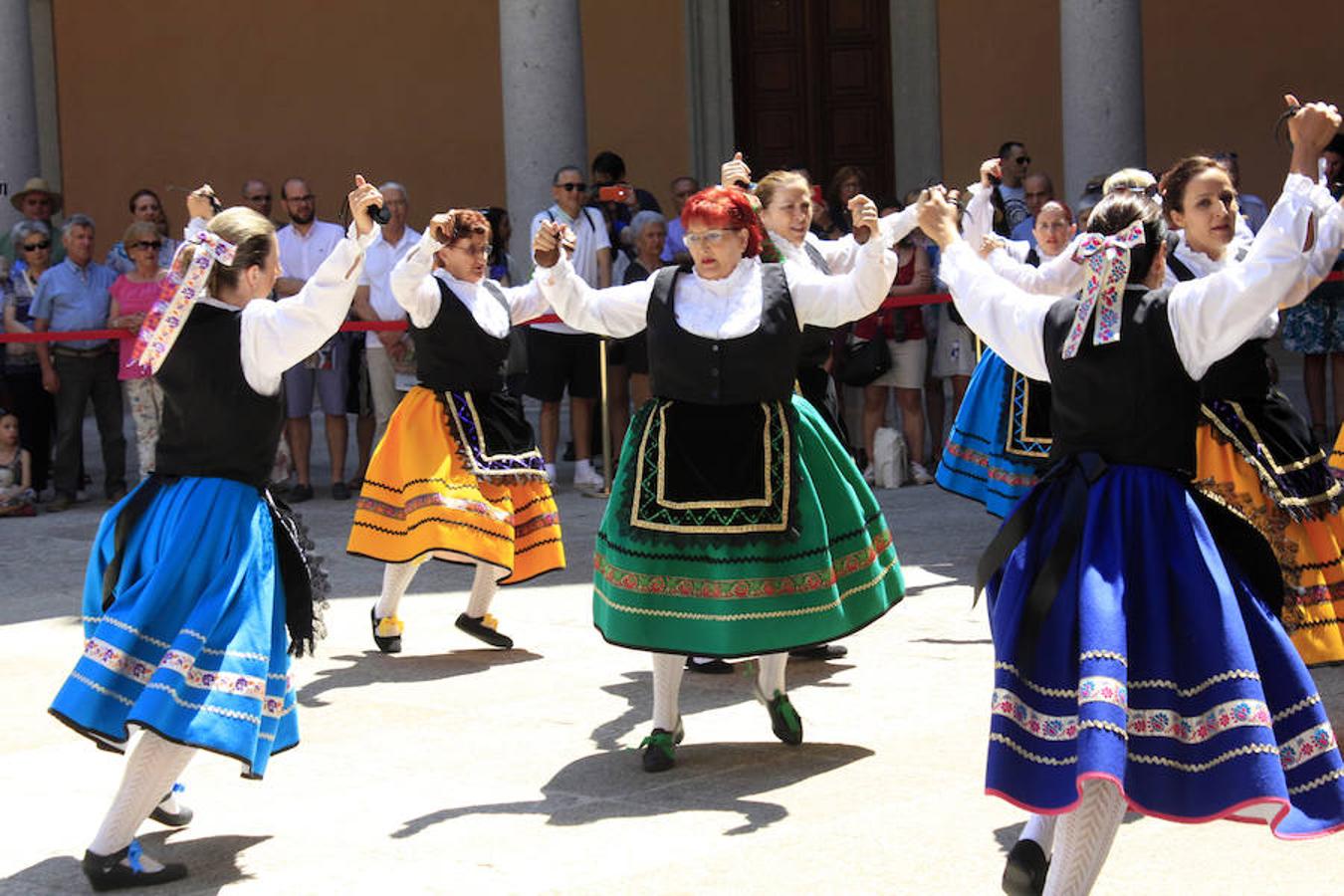 El Baile de la Bandera «toma» el Alcázar de Toledo