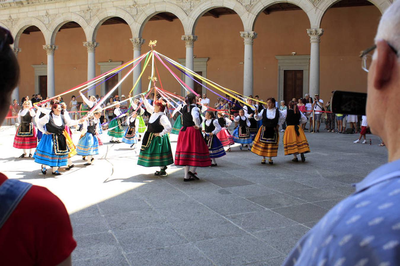 El Baile de la Bandera «toma» el Alcázar de Toledo